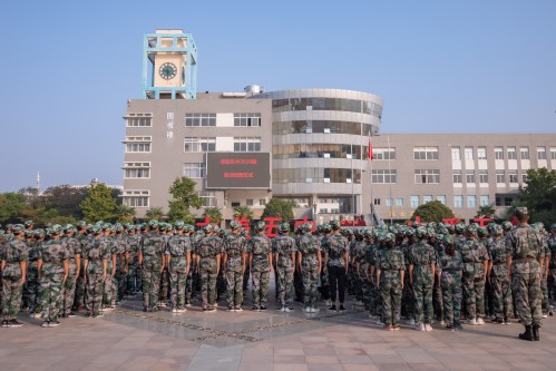 1599030088870662.jpg 202008【2020級軍訓(xùn)閉幕式 阜陽五中】潁州晚報(bào) 阜陽日報(bào) 特約攝影記者 凡偉 18844908911-4_conew1.jpg