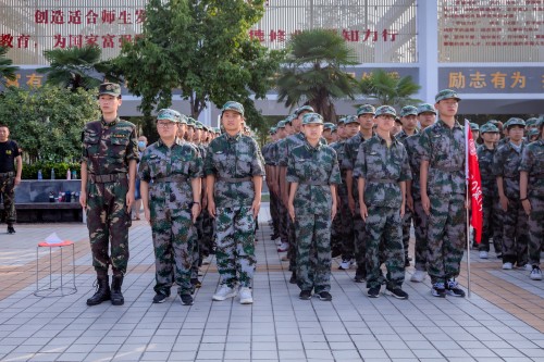 1599030109273208.jpg 202008【班級合照 2020級軍訓(xùn)閉幕式阜陽五中】潁州晚報(bào) 阜陽日報(bào) 特約攝影記者 凡偉 18844908911_conew1.jpg