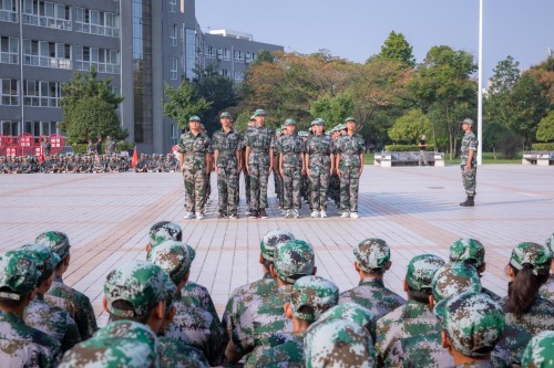 1599030116226648.jpg 202008【2020級軍訓(xùn)閉幕式 阜陽五中】潁州晚報(bào) 阜陽日報(bào) 特約攝影記者 凡偉 18844908911-5_conew1.jpg