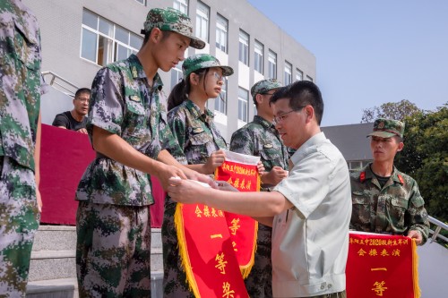 1599030166855127.jpg 202008【2020級軍訓(xùn)閉幕式 阜陽五中】潁州晚報(bào) 阜陽日報(bào) 特約攝影記者 凡偉 18844908911-14_conew1.jpg
