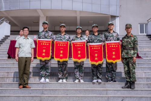 1599030183118074.jpg 202008【2020級軍訓(xùn)閉幕式 阜陽五中】潁州晚報(bào) 阜陽日報(bào) 特約攝影記者 凡偉 18844908911-15_conew1.jpg