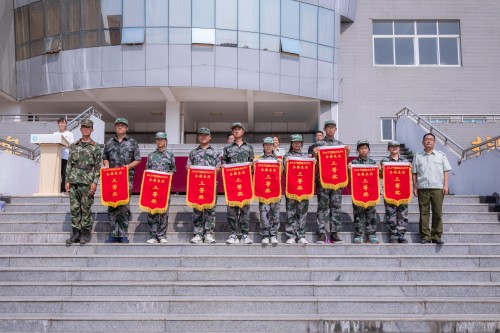 1599030191911800.jpg 202008【2020級軍訓(xùn)閉幕式 阜陽五中】潁州晚報(bào) 阜陽日報(bào) 特約攝影記者 凡偉 18844908911-11_conew1.jpg