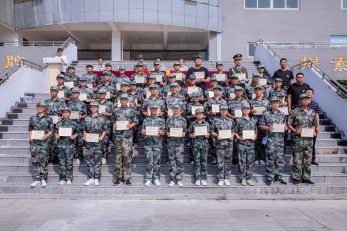 1599030217114137.jpg 202008【2020級軍訓(xùn)閉幕式 阜陽五中】潁州晚報(bào) 阜陽日報(bào) 特約攝影記者 凡偉 18844908911-9_conew1.jpg